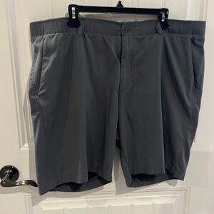 Under Armour size 42 heat gear short dark  grey